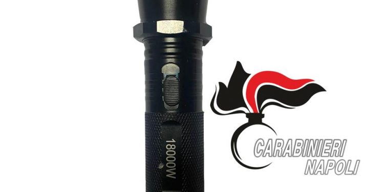 San Giorgio a Cremano: 14enne armato di storditore elettrico, denunciato dai carabinieri
