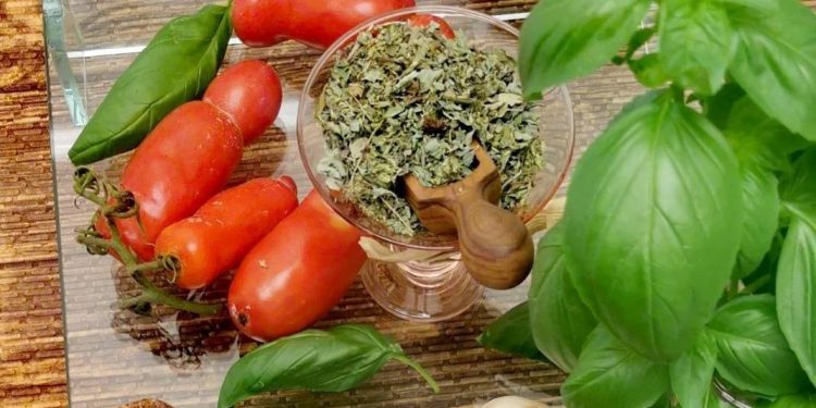 Nasce il liquore “marinara” che evoca la classica pizza napoletana