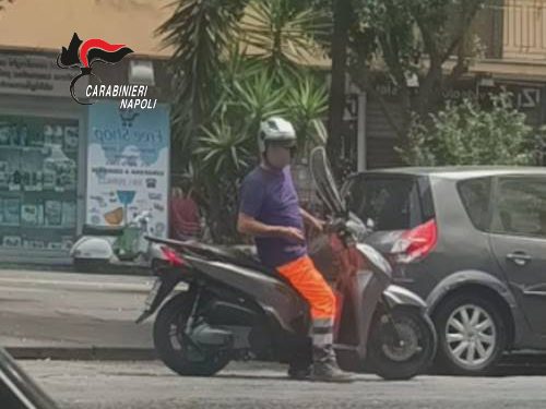 Napoli: operatore ASIA spacciava mentre era in servizio, arrestato dai carabinieri