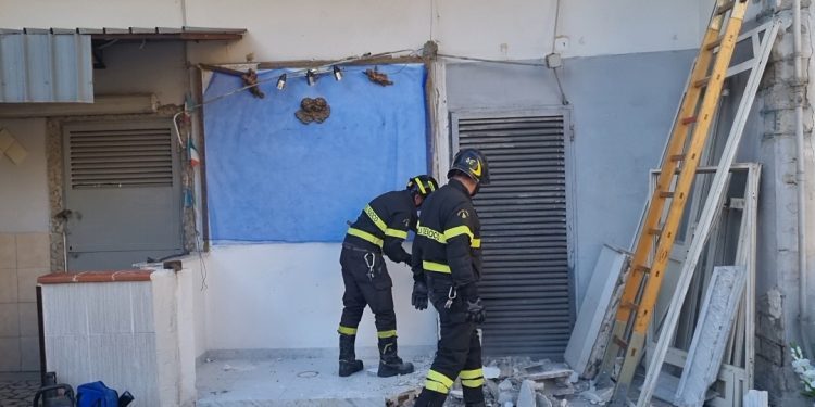 Operazione “alto impatto” di polizia e carabinieri nel Conocal di Ponticelli: smantellato l’altare votivo del clan