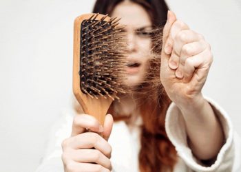 Caduta capelli in autunno: rimedi naturali