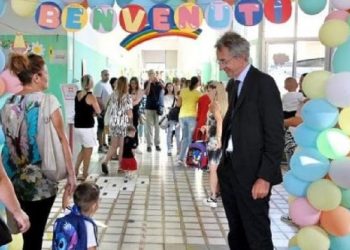 VIDEO-I bambini del nido “De Meis” di Ponticelli dirottati nel Lotto O: la protesta delle mamme