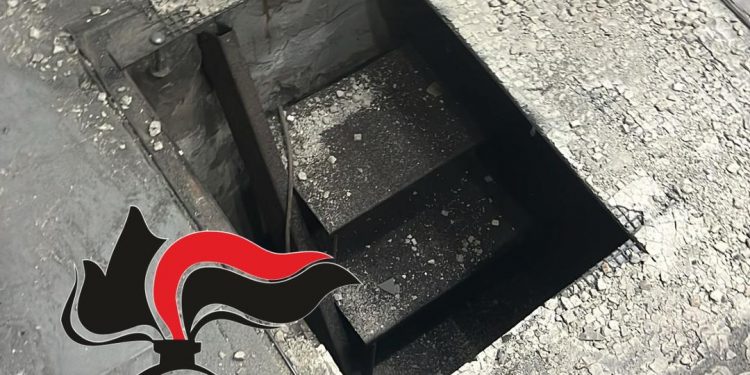 VIDEO-Napoli: “Banda del Buco”, scavi nel sottosuolo della città per derubare i negozi, 9 arresti