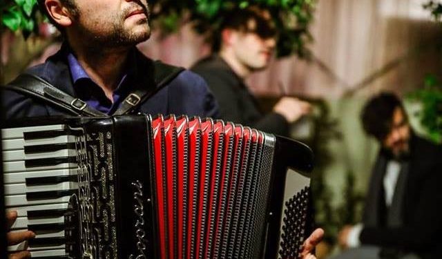La canzone napoletana da Napoli a Granada e Porto in compagnia di flamenco e fado