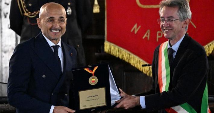 Luciano Spalletti riceve la cittadinanza onoraria a Napoli