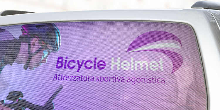 Come selezionare gli adesivi per auto più adatti alle proprie esigenze 