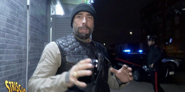 Brumotti aggredito a Ponticelli: insulti e minacce anche sui social