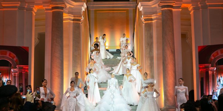 “L’epoca” di Salvatore Pappacena: grande successo per lo stilista casertano a Villa Campolieto