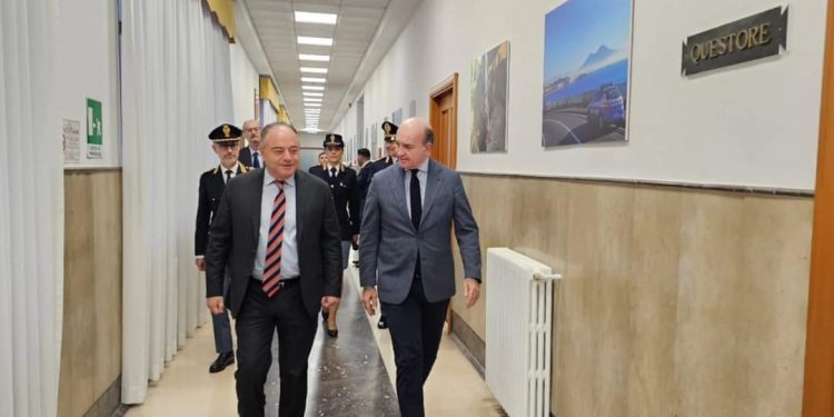 Il procuratore Gratteri in visita alla Questura di Napoli
