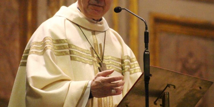 Arcivescovo Napoli: “la violenza bagna di sangue le strade della città”