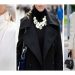 Tendenze moda inverno 2024: come abbinare le collane ai maglioni 