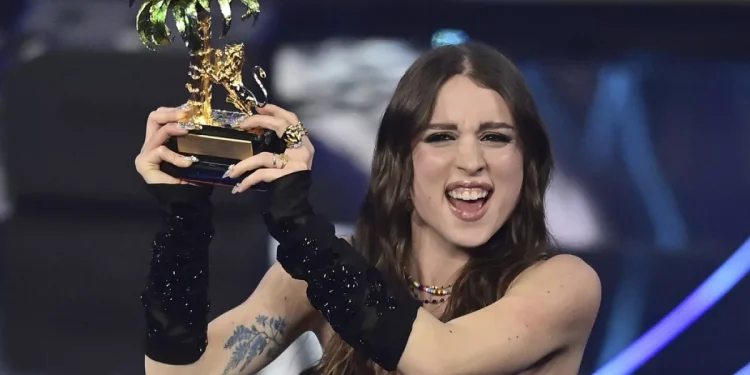 Sanremo 2024: vince Angelina Mango, Geolier secondo tra le polemiche per il televoto in tilt