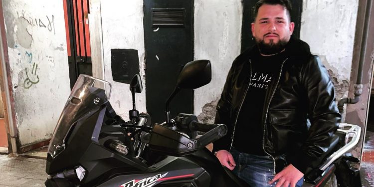 Ponticelli, è della moglie di un fedelissimo dei De Luca Bossa una delle auto incendiate nel rione De Gasperi