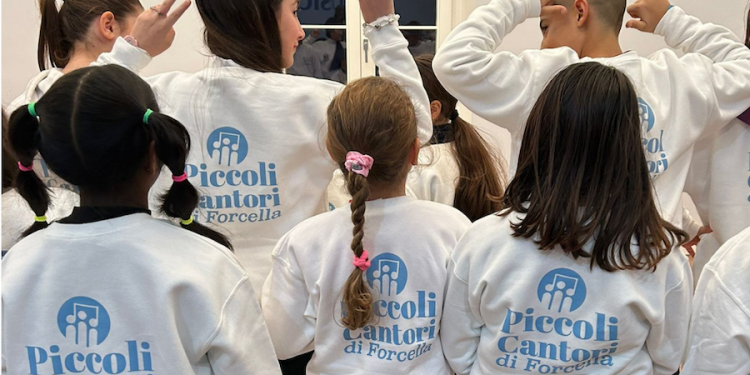 Martedì 13 febbraio, i Piccoli Cantori di Forcella si esibiranno all’esterno de l’Antica Pizzeria Da Michele