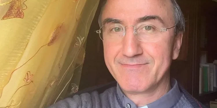 Parroco irpino rinunciò al sacerdozio per amore, ora si candida a sindaco