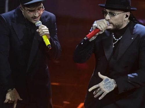 Dai fischi a Sanremo al top delle classifiche: la rivincita della canzone portata da Geolier 