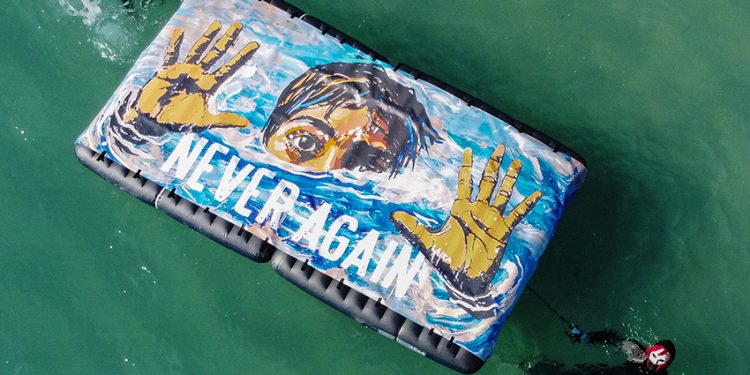 Cutro, a un anno dalla strage l’opera della street artist Laika