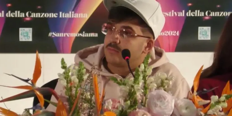 Sanremo 2024, Amadeus condanna i fischi a Geolier. Fiorello: “il razzismo su Geolier si avverte”