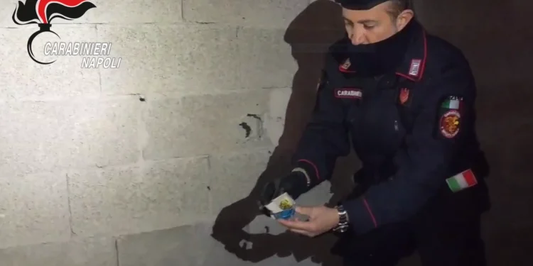Torre Annunziata, carabinieri scoprono poligono di tiro per la criminalità in una scuola abbandonata