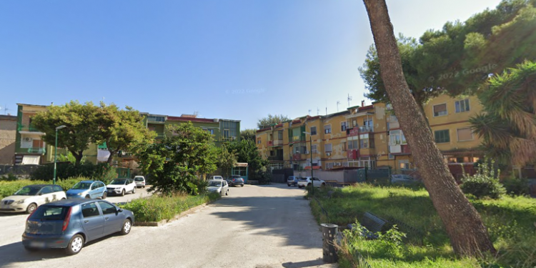 Ponticelli, le segnalazioni dei cittadini: “via Lucrino in balia di  giovani disagiati e violenti”