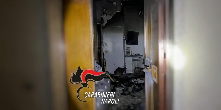 Cercola: carabiniere si lancia nelle fiamme per salvare un’anziana