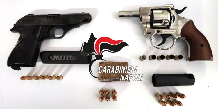 Carabinieri setacciano rioni vesuviani: sequestrate armi e munizioni