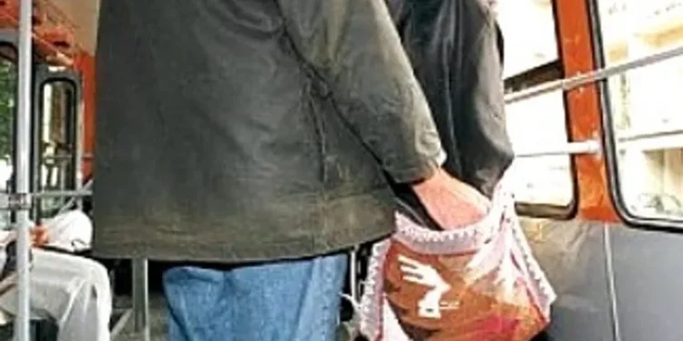 Napoli, lotta ai borseggiatori: i consigli dei carabinieri