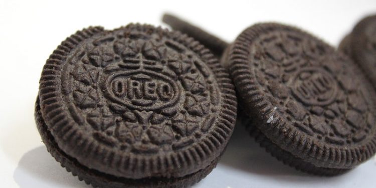 Biscotti Milka Oreo richiamati per pericolo pezzi di plastica: i lotti