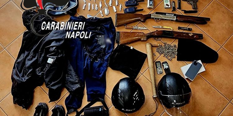 Pomigliano, 38enne ai domiciliari coinvolto in incendio, ustioni sul 70% del corpo. In casa armi e droga
