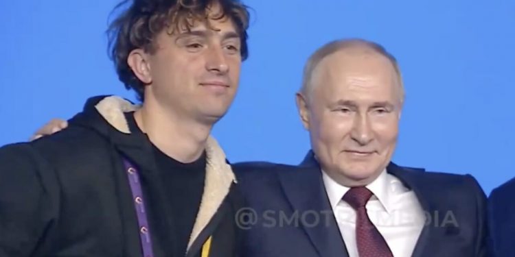 Jorit elogia Putin e gli chiede una foto: piovono critiche sullo street artist napoletano