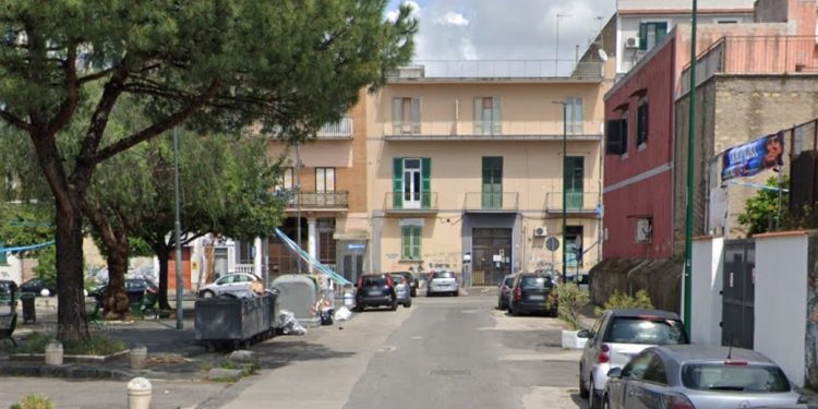 Ponticelli, le segnalazioni dei cittadini: “costretti a parcheggiare l’auto nel garage dei De Micco, abbiamo paura”