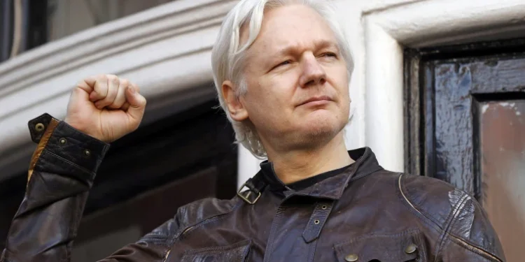Vittoria per Assange, no all’estradizione: ci sarà un nuovo processo di appello