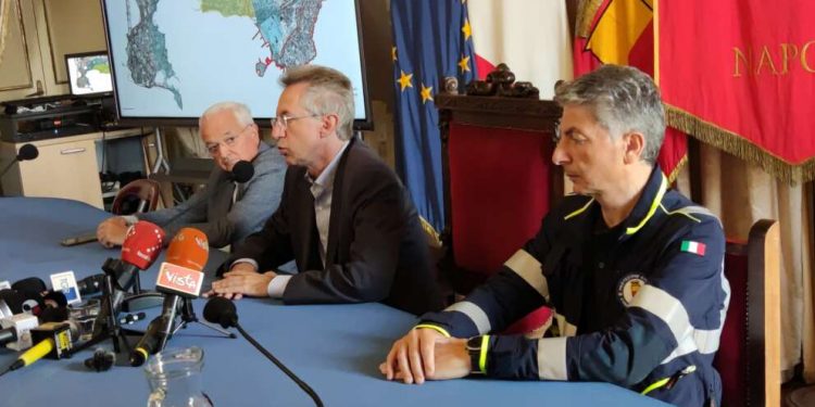 Il sindaco Manfredi: “imparare a convivere con il bradisismo”, domani scuole aperte