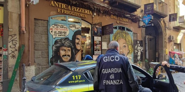 Riciclaggio di denaro: sequestrata la pizzeria “dal presidente”, tra i 5 arrestati anche un poliziotto