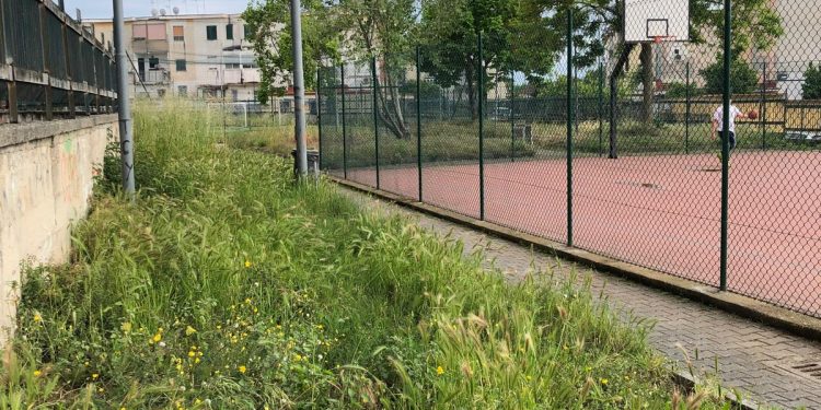 Ponticelli: finto custode pretendeva soldi dai bambini per uso campo di calcio, arrestato