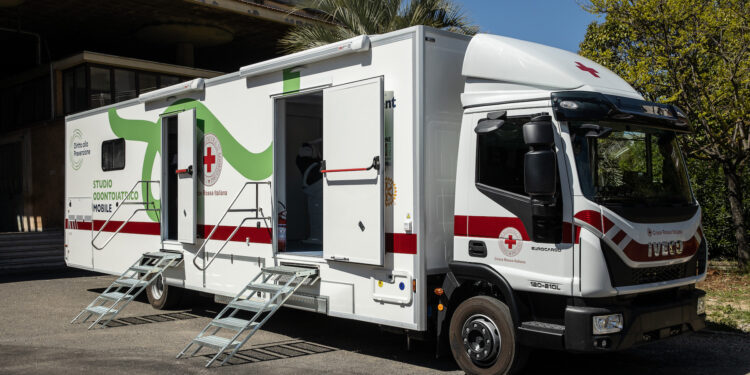 28 e 29 giugno, a Caivano la prima clinica odontoiatrica mobile e itinerante
