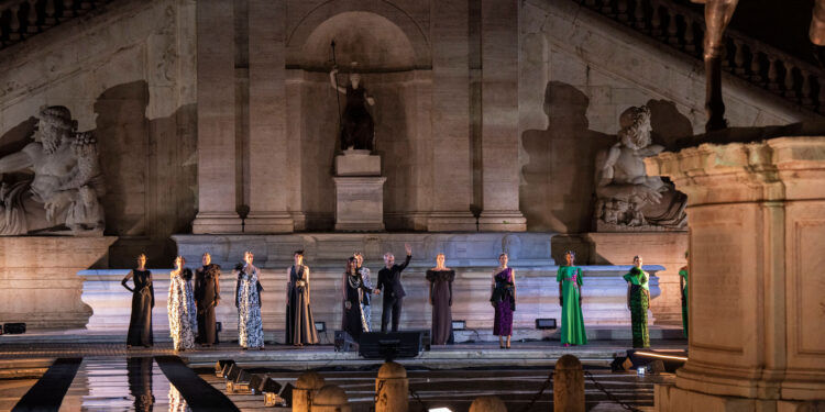 FOTO-Gianni Molaro presenta Noble Vanitè la collezione Spring/Summer 2025 a Piazza del Campidoglio