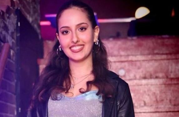 Alunna spiega alla maturità di non potersi permettere l’Università dei suoi sogni: un docente le trova un lavoro