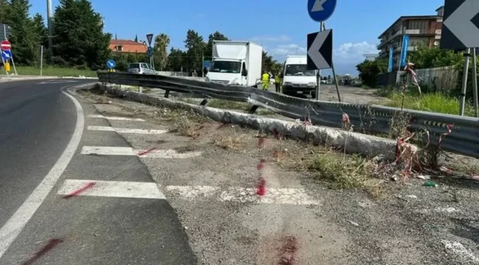 Ubriaco al volante travolge una 27enne che passeggia con le nipotine nel napoletano
