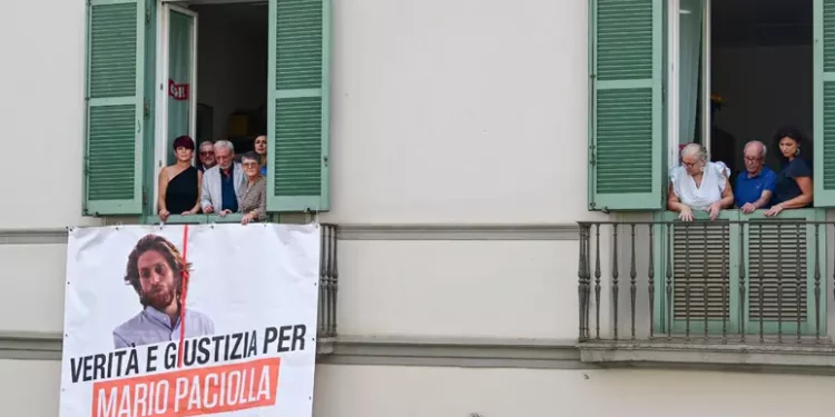 Cgil Napoli espone striscione dedicato a Mario Paciolla