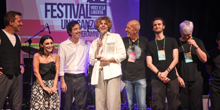 Musica e diritti umani: a Emanuele Conte il Premio Amnesty Emergenti, Diodato vince tra i big