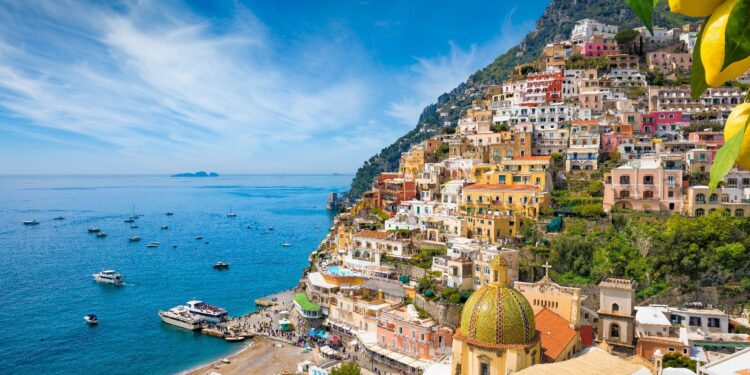 Storia, moda e mare a Positano, per una vacanza indimenticabile a spasso tra i VIP 
