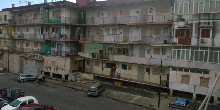 Ponticelli, una lite prima del raid che ha danneggiato due auto nel rione De Gasperi