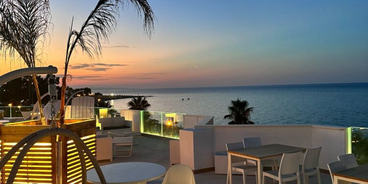 Terrazza giuliani: “la gemma dello ionio”, il Miglior Roof Top sunset bar sul Mare