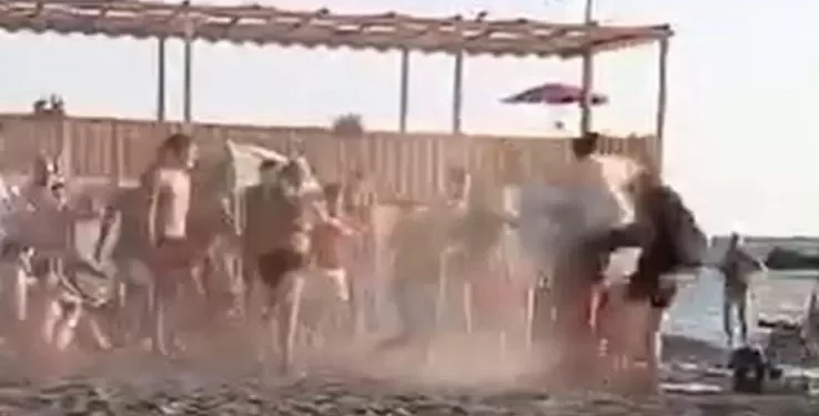 Rissa in spiaggia a Ercolano: carabinieri denunciano tre giovani