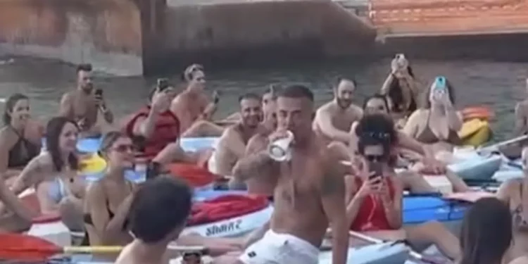 Annullato il concerto di Franco Ricciardi nel golfo di Napoli