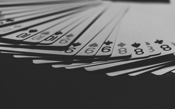 Quali sono i giochi di carte napoletane presenti sui casinò online? Ecco i miti e le leggende dei giochi partenopei 