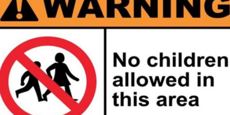 “Troppe minacce di morte”: chiude il ristorante che aveva vietato l’ingresso ai bambini