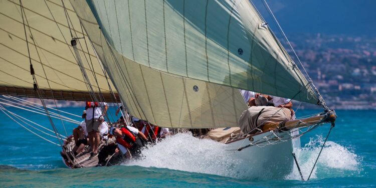 Procida Vela Cup 2024, sabato 28 settembre in ottanta alla veleggiata per la “Barcolana” dell’isola di Arturo