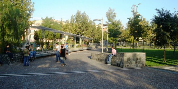 Cercola, sorpreso a spacciare nel parco giochi: 17enne arrestato dai carabinieri